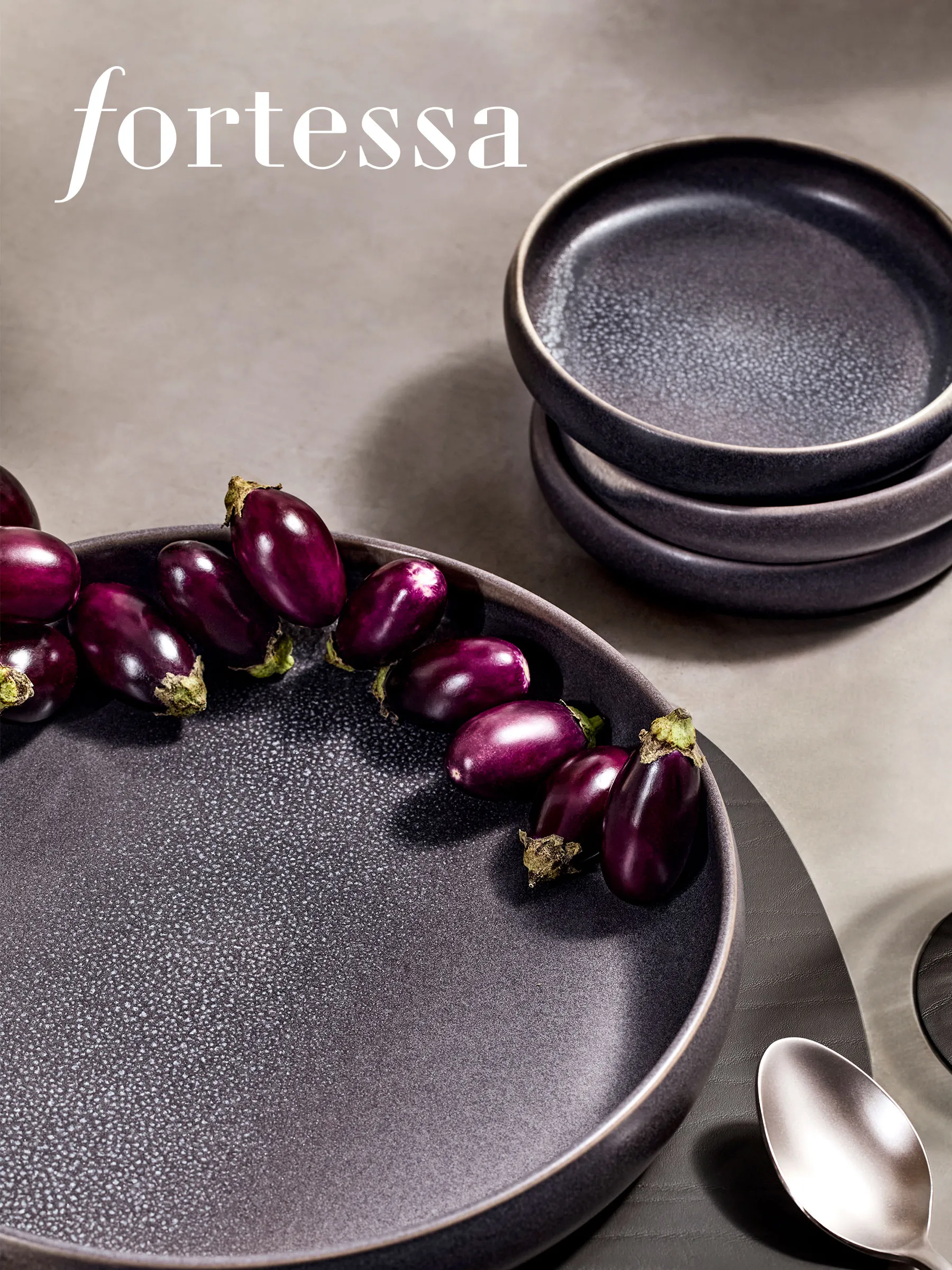 teller mit essen und besteck